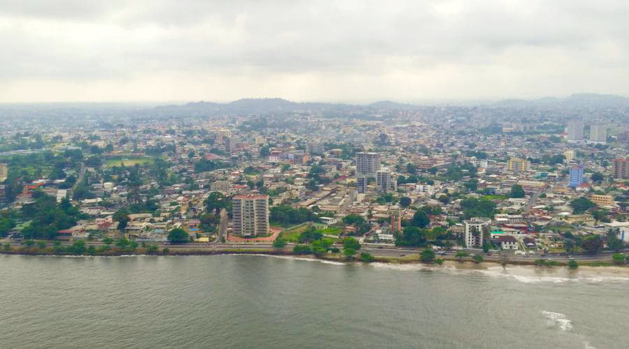 Onze autoverhuurservices bieden een gevarieerde selectie van voertuigen in Libreville.